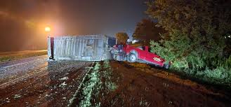 semi crash in rural Illinois