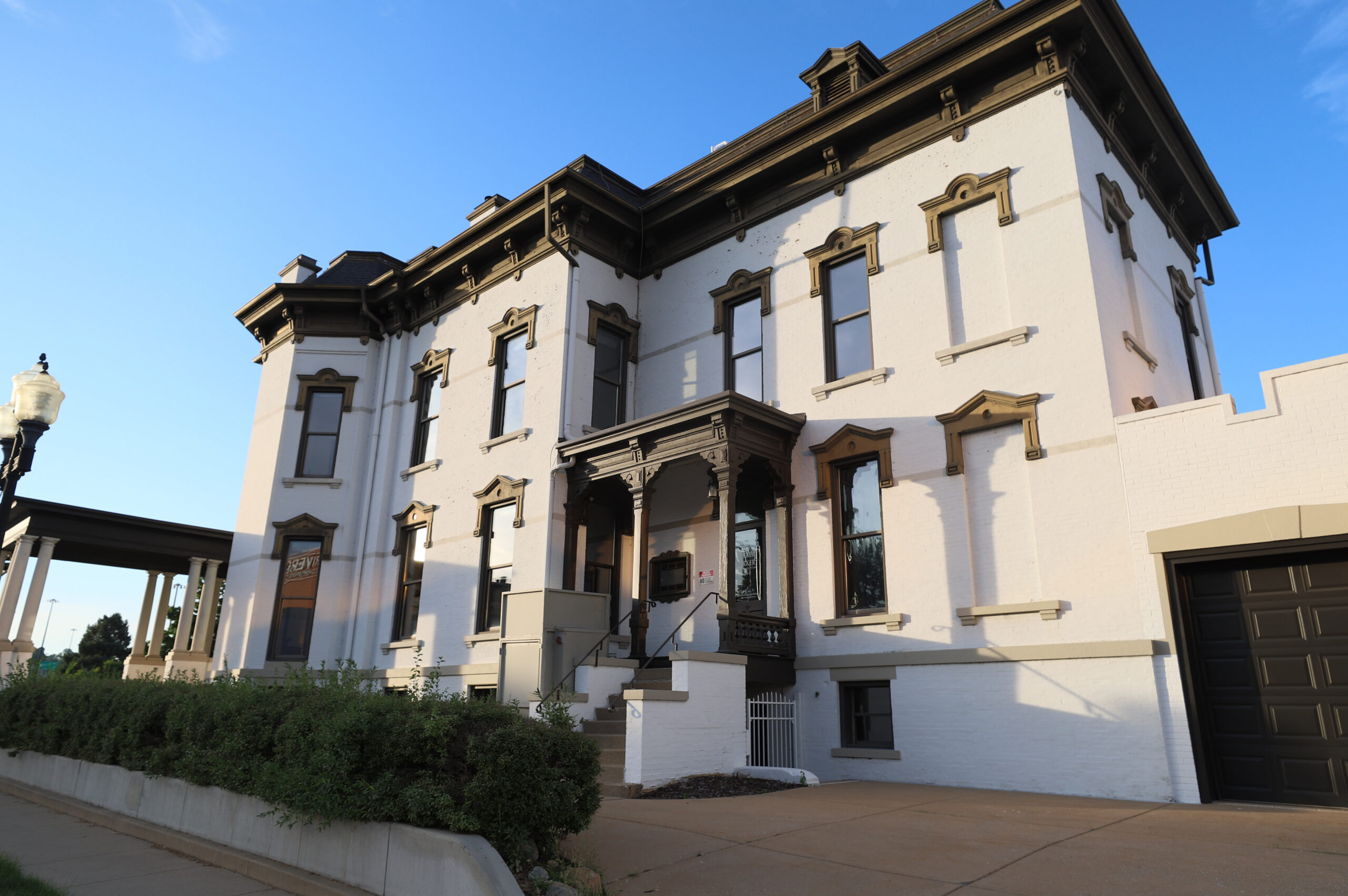 Parker and Parker Attorneys at Law historic Italianate building exterior at 300 NE Perry Ave Peoria Illinois